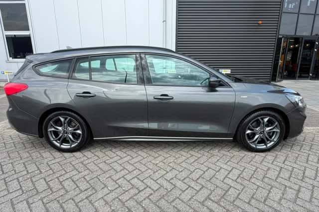 Ford Focus (2019) thumbnail 3
