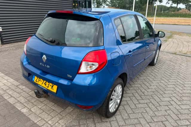 Renault Clio (2011) thumbnail 2