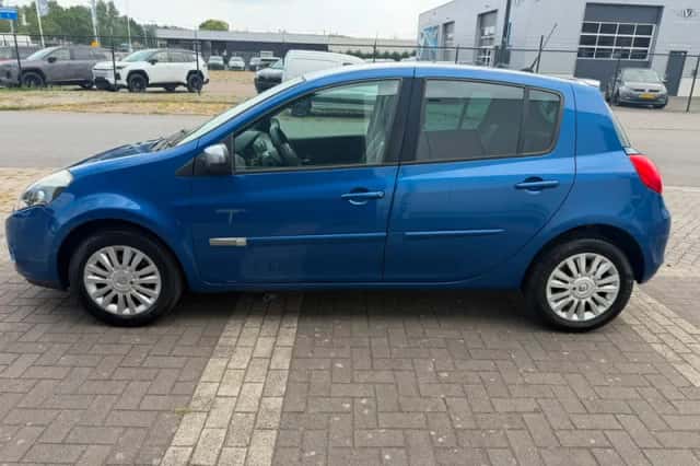 Renault Clio (2011) thumbnail 6