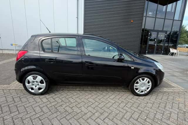Opel Corsa (2007) thumbnail 3