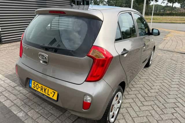 Kia Picanto (2011) thumbnail 2