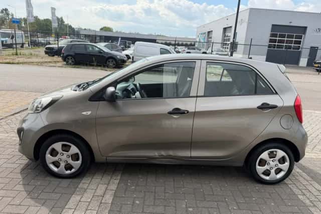 Kia Picanto (2011) thumbnail 6