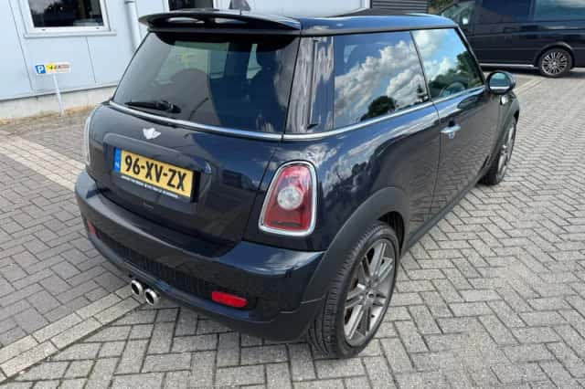 MINI Cooper S (2007) thumbnail 2