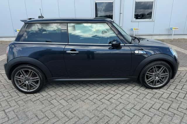 MINI Cooper S (2007) thumbnail 3