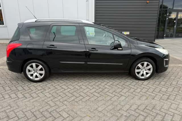 Peugeot 308 (2012) thumbnail 3