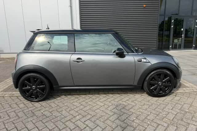 MINI Cooper S (2008) thumbnail 3