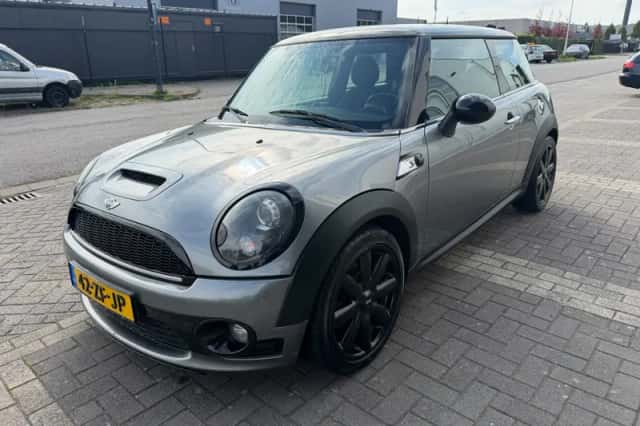 MINI Cooper S (2008) thumbnail 4