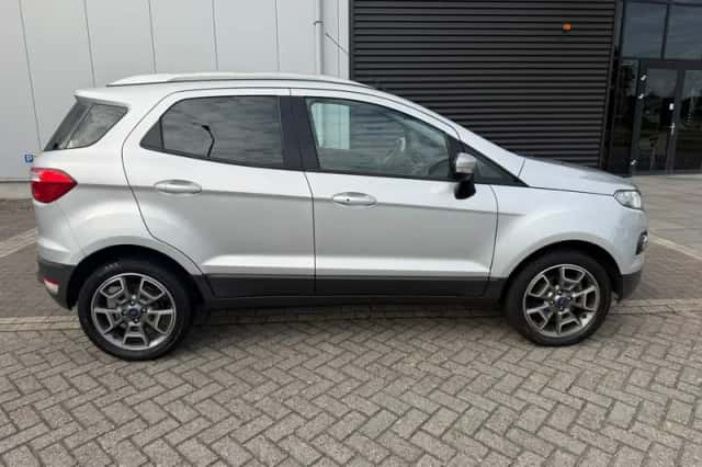 Ford EcoSport (2016) thumbnail 3