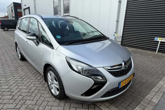 Opel Zafira (2012) thumbnail 1