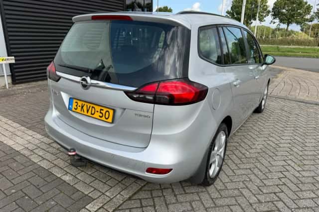 Opel Zafira (2012) thumbnail 2