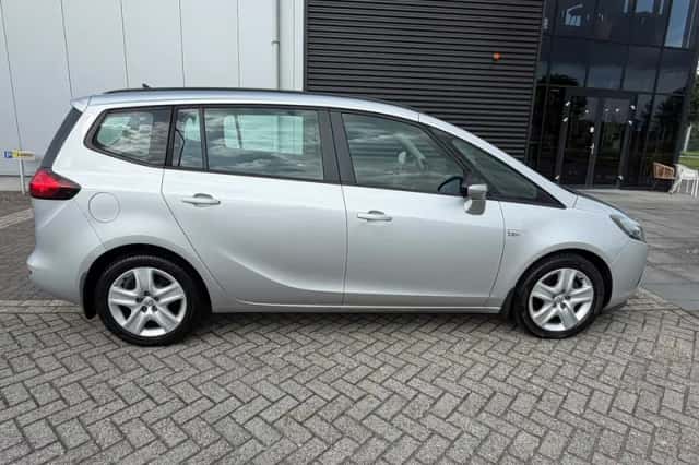 Opel Zafira (2012) thumbnail 3