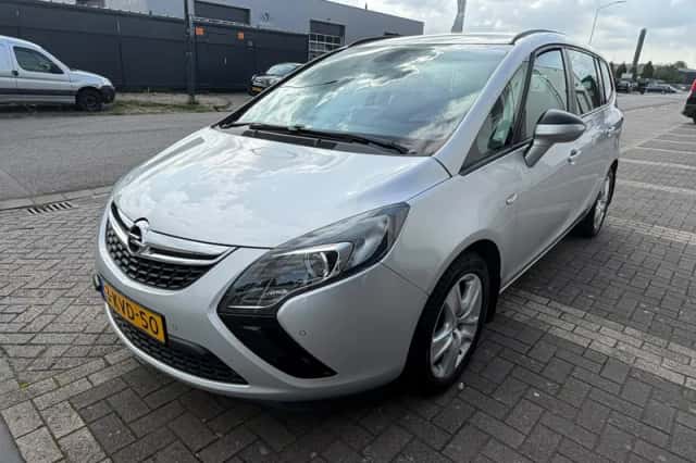 Opel Zafira (2012) thumbnail 4