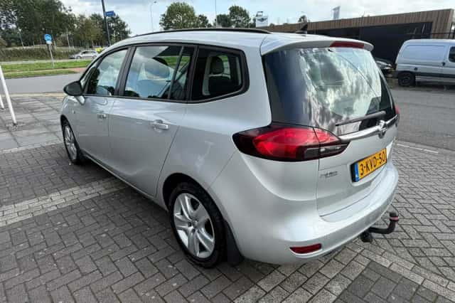 Opel Zafira (2012) thumbnail 5