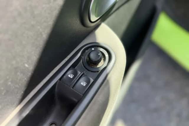 Renault Clio (2012) thumbnail 6