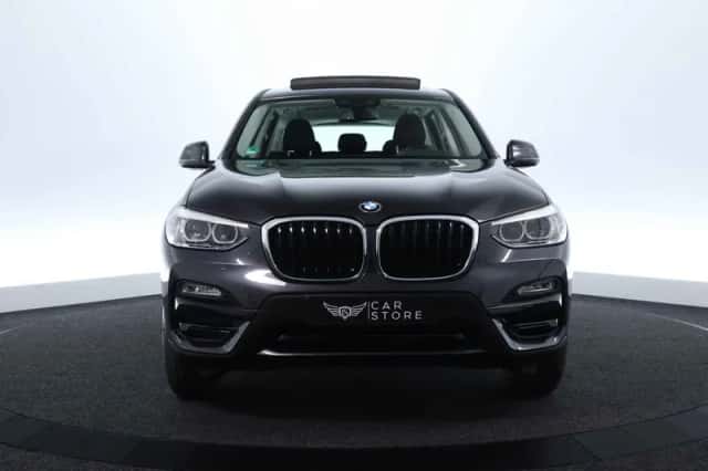 BMW X3 (2018) thumbnail 2