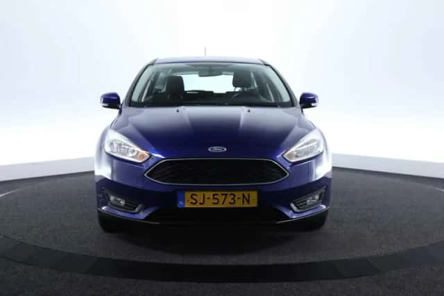 Ford Focus (2018) thumbnail 2