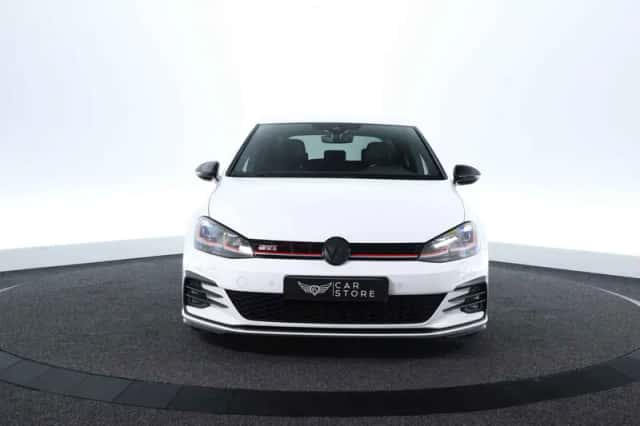 Volkswagen Golf (2018) thumbnail 2
