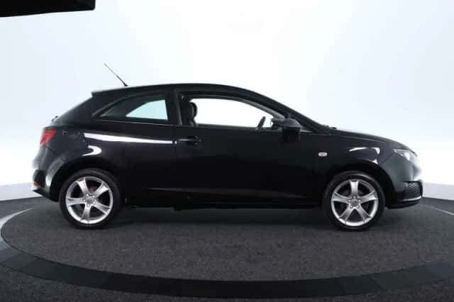 SEAT Ibiza (2011) thumbnail 4