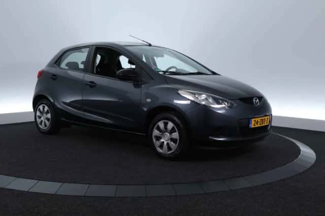 Mazda 2 (2012) thumbnail 3