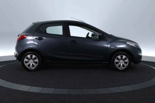 Mazda 2 (2012) thumbnail 4