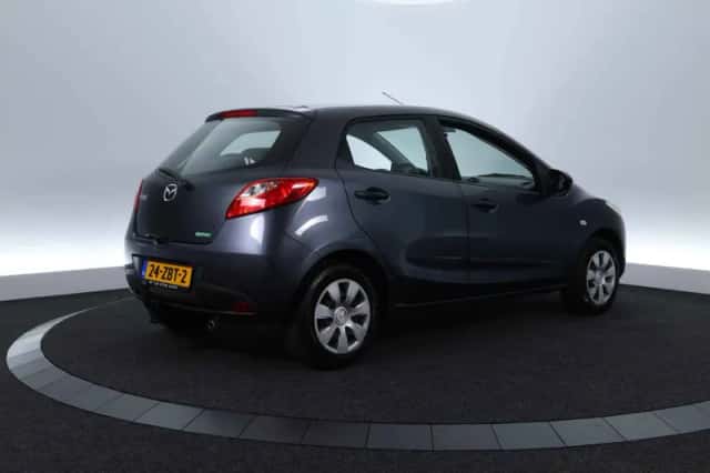 Mazda 2 (2012) thumbnail 5