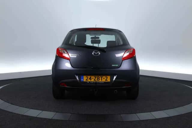 Mazda 2 (2012) thumbnail 6