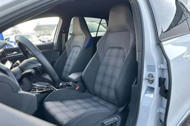 Volkswagen Golf (2025) thumbnail 6