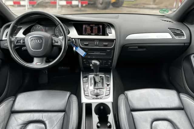 Audi A4 (2011) thumbnail 4