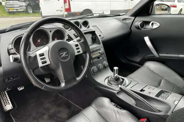 Nissan 350Z (2004) thumbnail 4