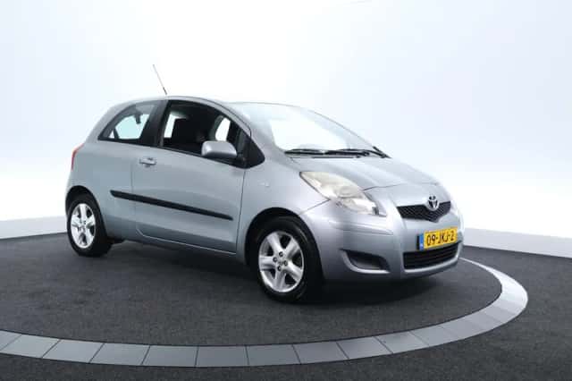 Toyota Yaris (2009) thumbnail 3
