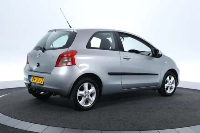 Toyota Yaris (2009) thumbnail 5