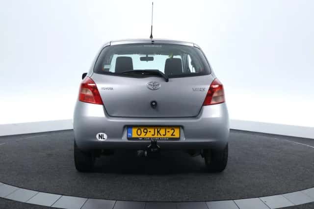 Toyota Yaris (2009) thumbnail 6