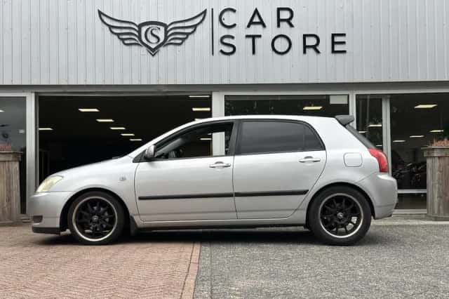 Toyota Corolla (2003) thumbnail 2