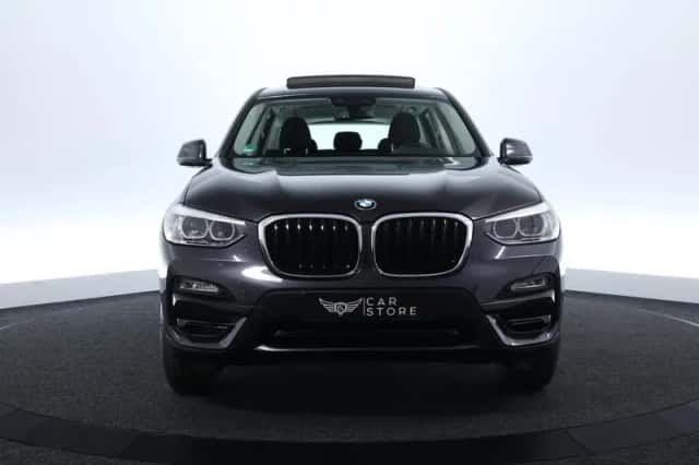 BMW X3 (2018) thumbnail 2