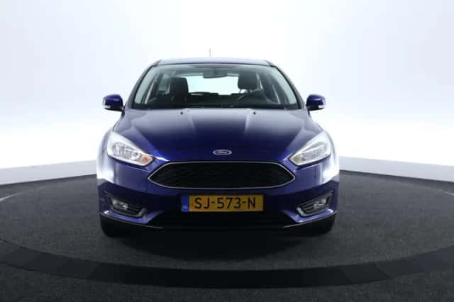Ford Focus (2018) thumbnail 2