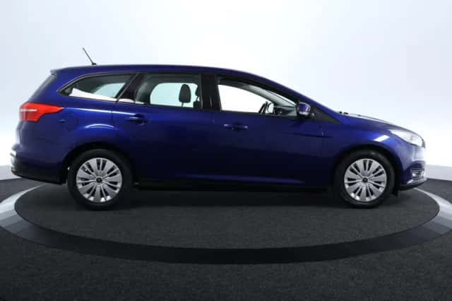 Ford Focus (2018) thumbnail 4