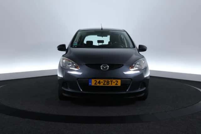 Mazda 2 (2012) thumbnail 2