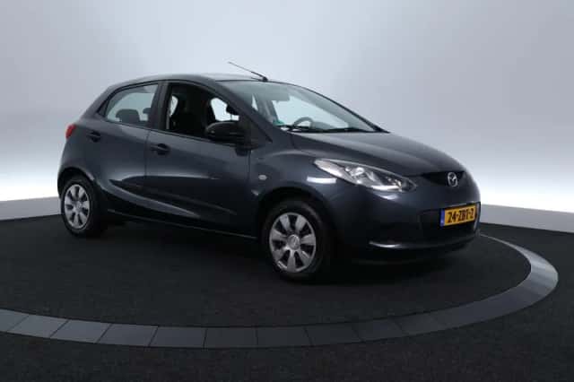 Mazda 2 (2012) thumbnail 3