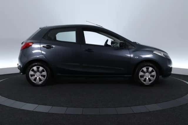 Mazda 2 (2012) thumbnail 4