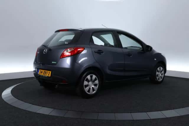Mazda 2 (2012) thumbnail 5