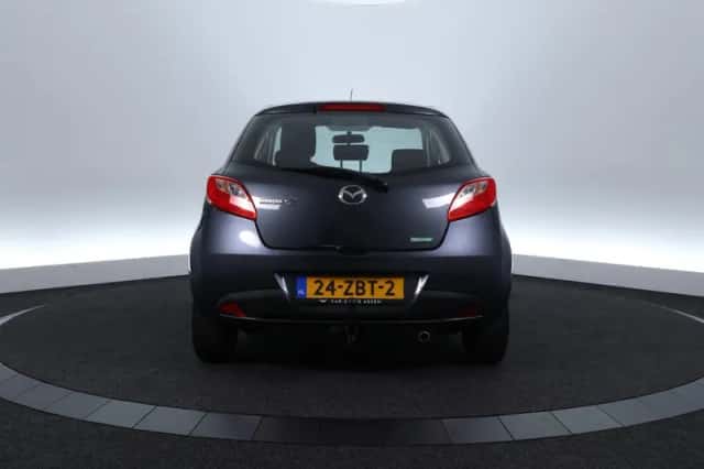 Mazda 2 (2012) thumbnail 6