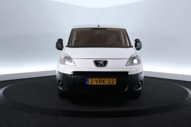 Peugeot Partner (2010) thumbnail 2