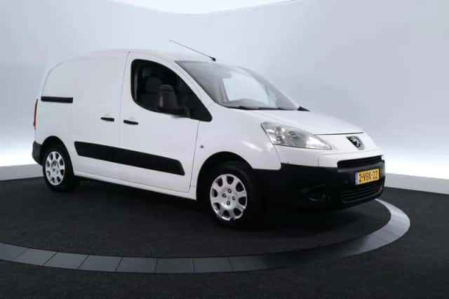 Peugeot Partner (2010) thumbnail 3