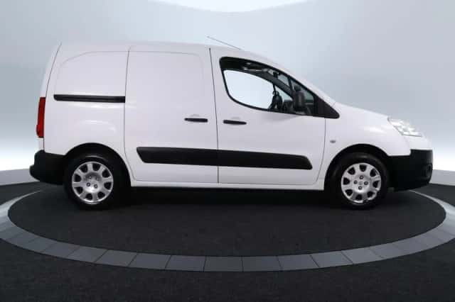 Peugeot Partner (2010) thumbnail 4