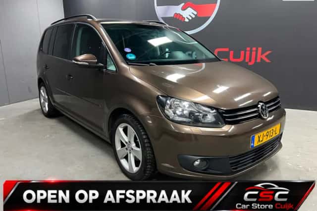Volkswagen Touran (2011) thumbnail 1