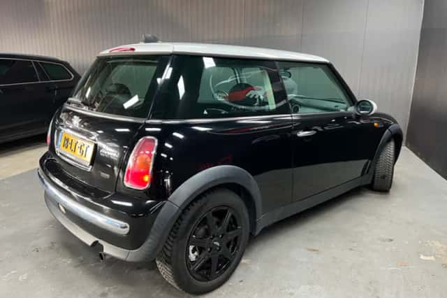 MINI Cooper (2003) thumbnail 4