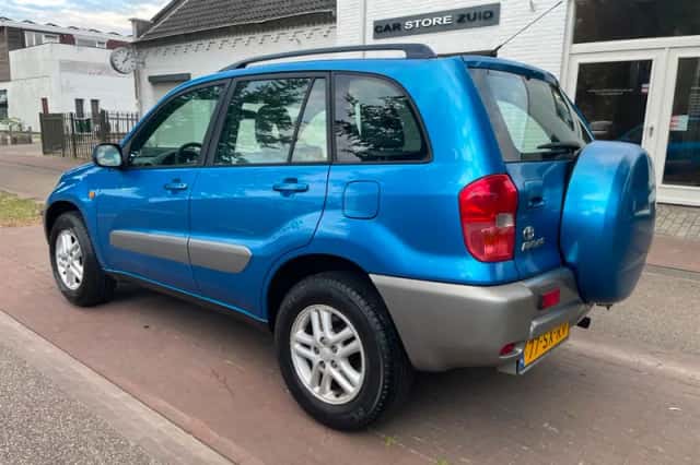 Toyota RAV4 (2003) thumbnail 3