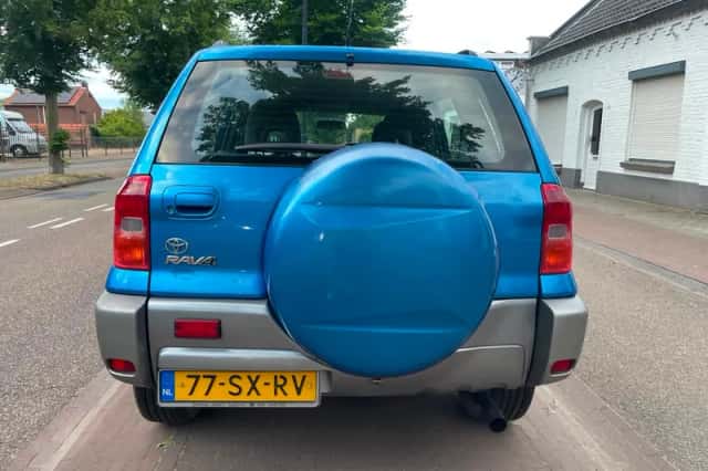 Toyota RAV4 (2003) thumbnail 4