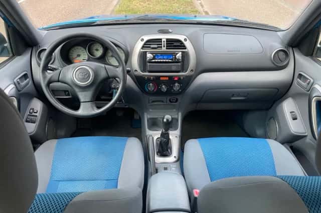 Toyota RAV4 (2003) thumbnail 6
