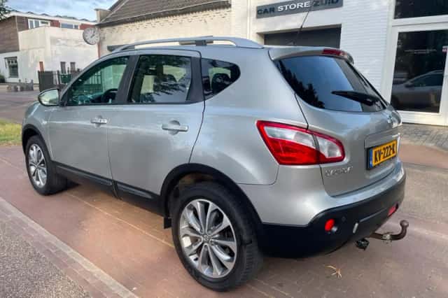 Nissan Qashqai (2012) thumbnail 3